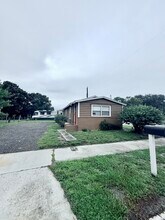 713 N 19th St in Fort Pierce, FL - Building Photo - Building Photo