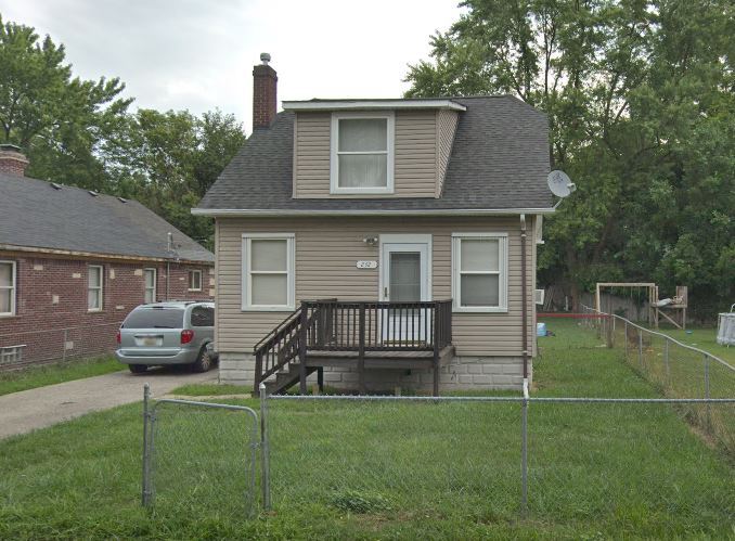 232 W Howard St in Pontiac, MI - Building Photo