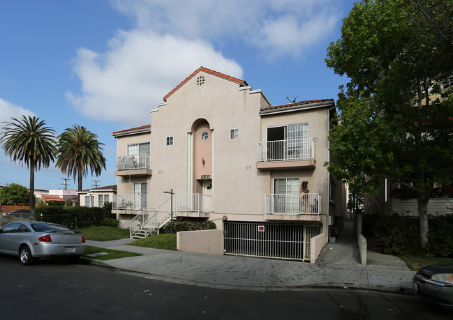 11837 Courtleigh Dr in Los Angeles, CA - Foto de edificio - Building Photo