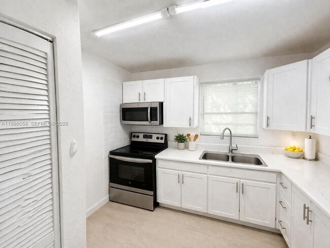 15761 SW 303rd St in Homestead, FL - Building Photo - Building Photo