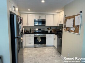 137 Glenville Ave in Boston, MA - Building Photo