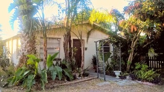 4445 Evans Ave, Unit DUPLEX in New Port Richey, FL - Building Photo
