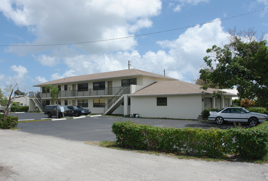 23 SE 12th St in Dania Beach, FL - Building Photo