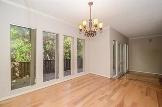 130 Sugar Berry Cir in Houston, TX - Building Photo - Building Photo