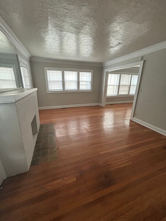 5305 Charlotte St in Kansas City, MO - Building Photo