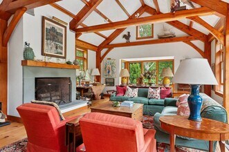 5 Baiting Hollow Rd in East Hampton, NY - Building Photo - Building Photo