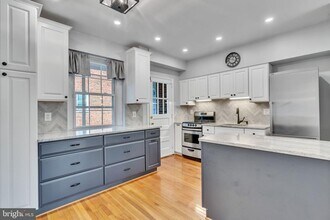 300 Commonwealth Ave in Alexandria, VA - Building Photo - Building Photo