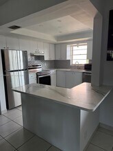 200 NE 12th Ave in Hallandale Beach, FL - Building Photo - Building Photo