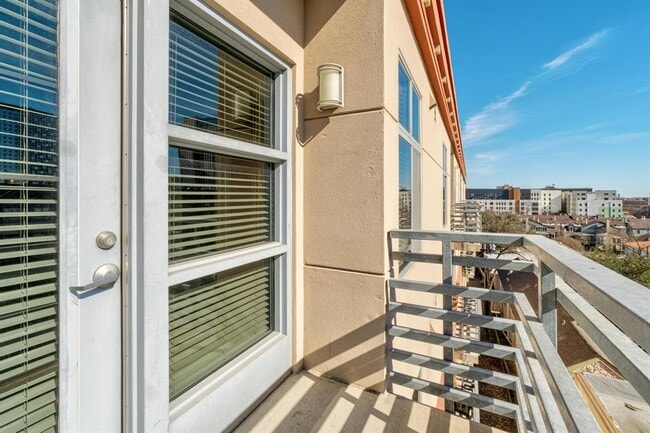 property at 711 W 26th St