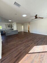 6460 Mary Ellen Ave, Unit 6462 in Van Nuys, CA - Building Photo - Building Photo