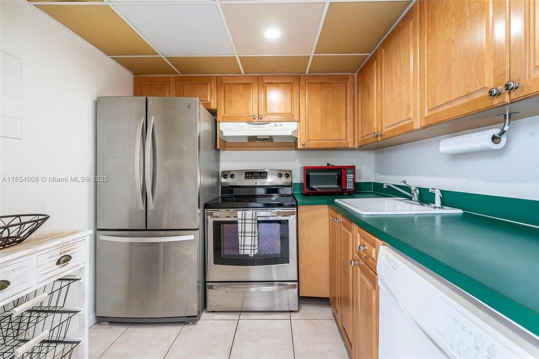 9310 Fontainebleau Blvd in Miami, FL - Building Photo