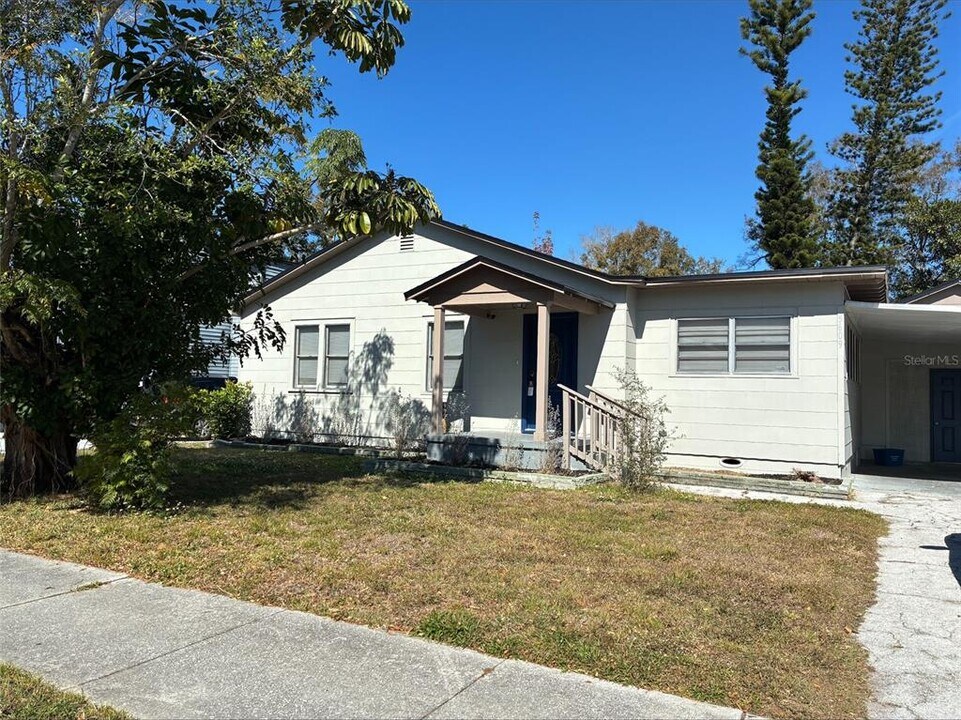 5609 15th Ave S in Gulfport, FL - Building Photo