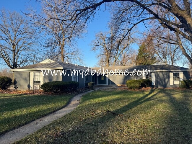 property at 4122 Hiawatha Blvd