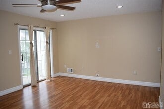 61 Brighton Way in North Brunswick, NJ - Building Photo - Building Photo