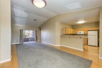 1001 Domnus Ln in Las Vegas, NV - Building Photo - Building Photo