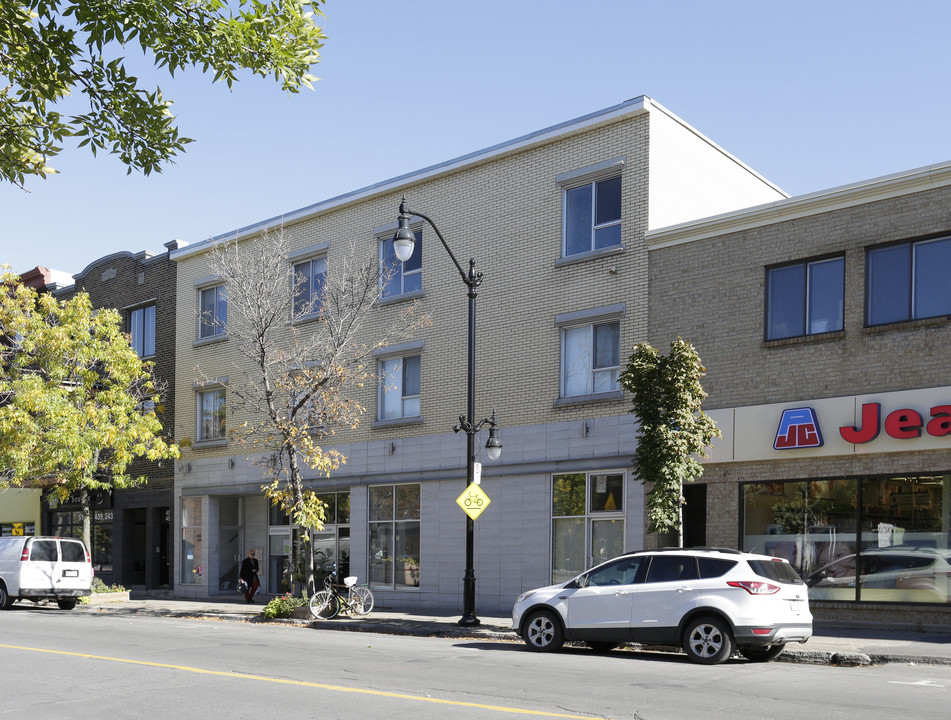 4500-4508 Sainte-Catherine Rue E in Montréal, QC - Building Photo