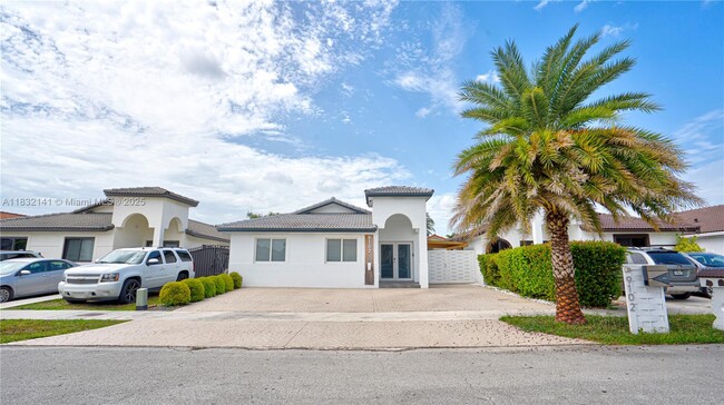 9102 NW 112th St in Hialeah, FL - Building Photo - Building Photo