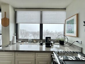 6701 S Crandon Ave, Unit B9 in Chicago, IL - Foto de edificio - Building Photo