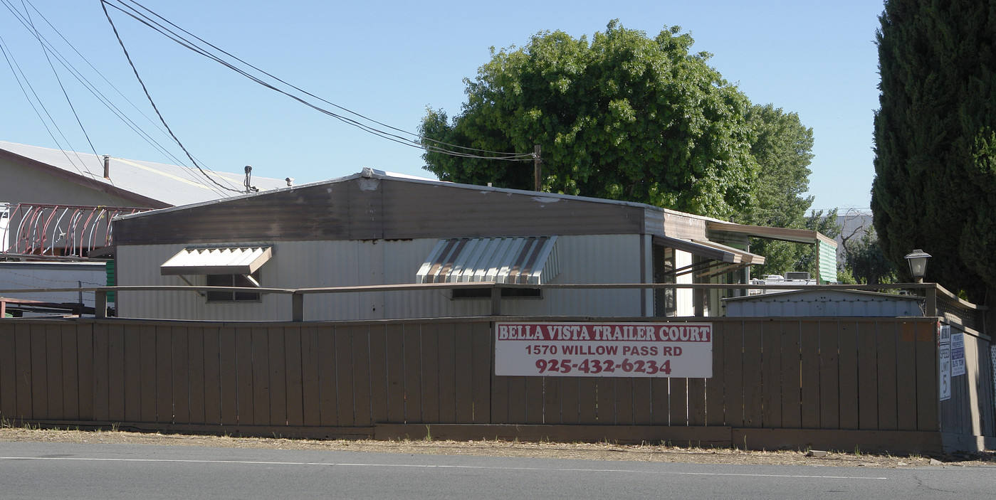 1570 Willow Pass Rd in Pittsburg, CA - Building Photo