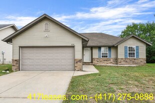 834 S Duke Ave in Springfield, MO - Building Photo