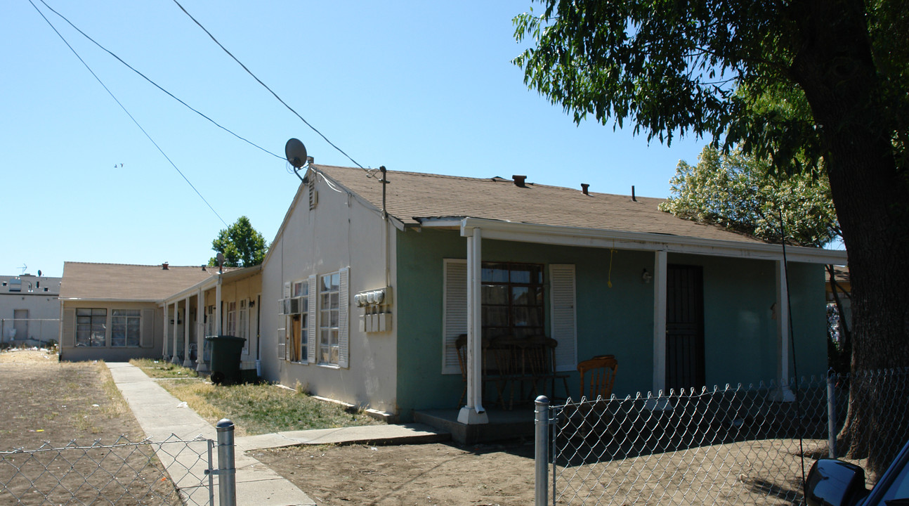 114 Madoline St in Pittsburg, CA - Building Photo