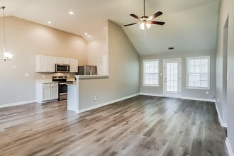 4925 Brookwood Pl in Atlanta, GA - Foto de edificio - Building Photo