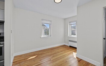517 E Broadway in Long Beach, NY - Building Photo - Building Photo