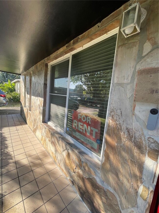 365 NW 4th Ct in Deerfield Beach, FL - Building Photo - Building Photo