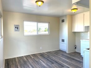 1111 E Robidoux St in Los Angeles, CA - Building Photo - Building Photo