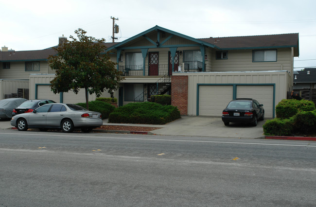 7424 Rainbow Dr in Cupertino, CA - Foto de edificio - Building Photo