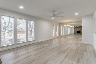 10692 Pagewood Dr in Dallas, TX - Building Photo