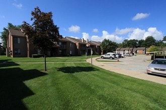 Oak Hill Apartments in Shelby Township, MI - Building Photo - Building Photo