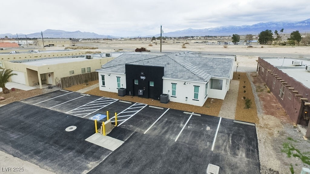 1980 E Ambush St in Pahrump, NV - Foto de edificio