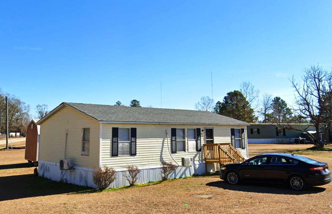 1346 Garetster St in Dillon, SC - Building Photo