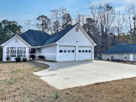 567 Marshall Fuller Rd in Dallas, GA - Building Photo
