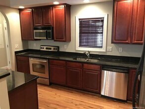 7013 Elm Hill Ct in Charlotte, NC - Building Photo - Building Photo