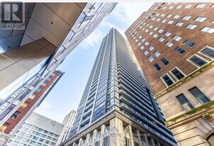 70 Temperance St in Toronto, ON - Building Photo