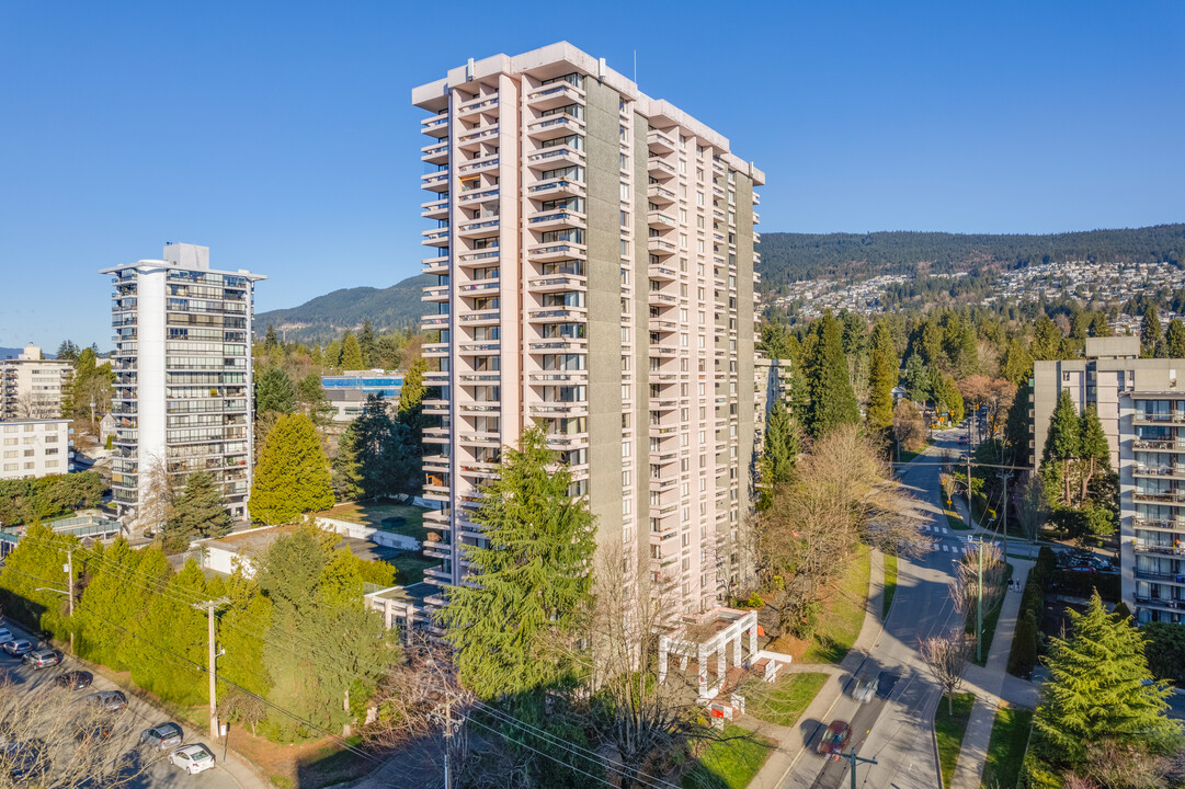 Peter Wall Ambleside in West Vancouver, BC - Building Photo