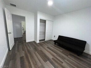 4180 Sabal Ln in Ft. Myers, FL - Foto de edificio - Building Photo