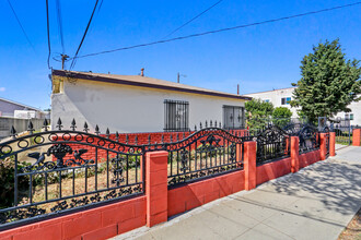 1241 E 15th St in Long Beach, CA - Foto de edificio - Building Photo