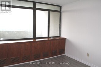 3300 Don Mills Rd in Toronto, ON - Building Photo - Building Photo