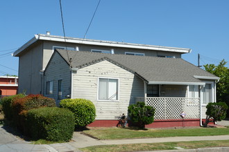 945 S 45th St in Richmond, CA - Building Photo - Building Photo