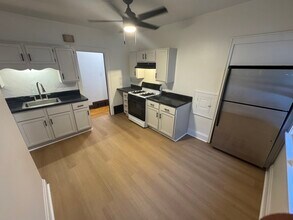 1611 S 56th St, Unit 1611 in West Milwaukee, WI - Foto de edificio - Building Photo