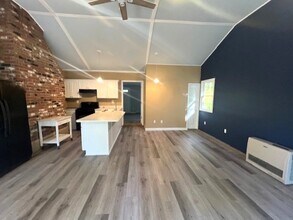 73 Moose Brook Rd, Unit 1 in Southampton, MA - Building Photo - Building Photo