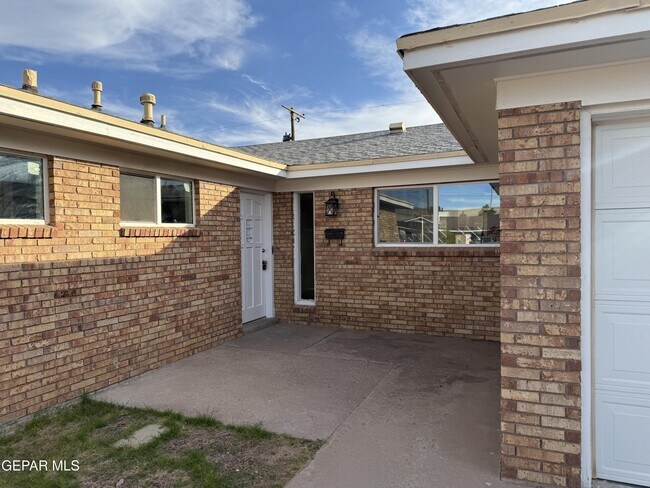 5208 La Taste Ave in El Paso, TX - Building Photo - Building Photo