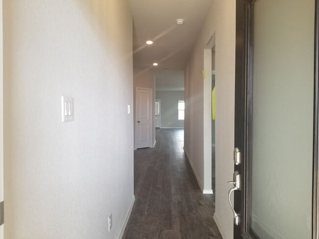 8511 Cassia Cove in Converse, TX - Foto de edificio - Building Photo