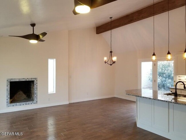 129 S Apache Gold Lp in Santa Teresa, NM - Building Photo - Building Photo