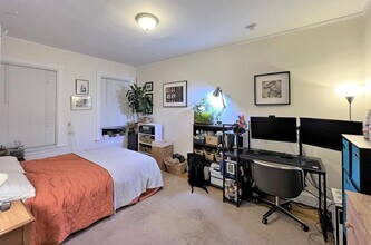 68 Beacon St, Unit 2 in Somerville, MA - Foto de edificio - Building Photo