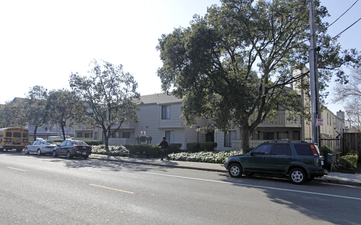 Bart Creek Apartments in Hayward, CA - Building Photo