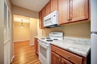 2101 Speed Ave in Louisville, KY - Building Photo - Interior Photo